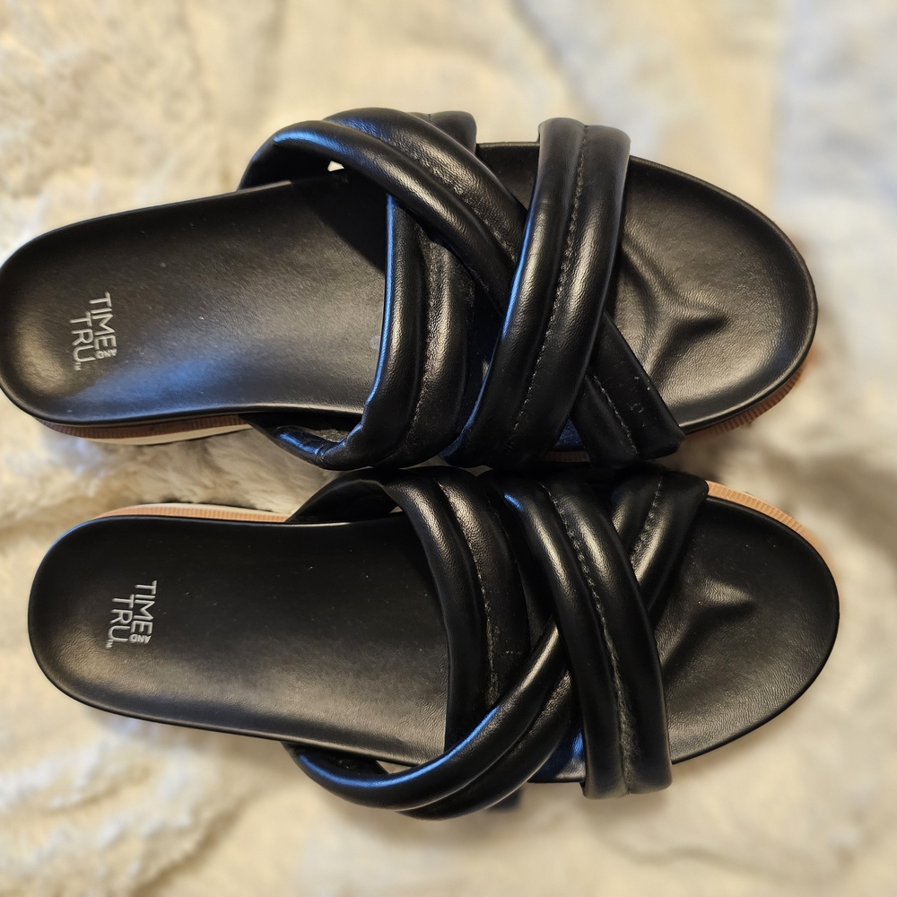 Time and Tru Women's Black Sandals